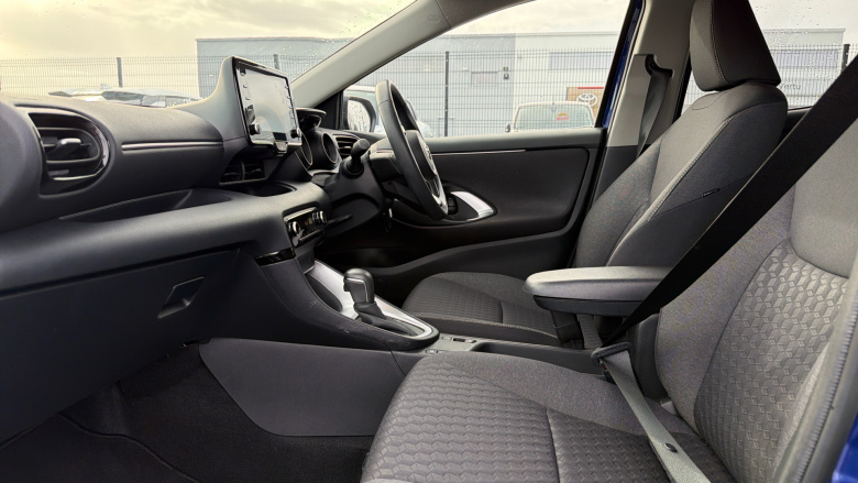Toyota Yaris 1.5 Hybrid Design 5dr CVT Hybrid Hatchback